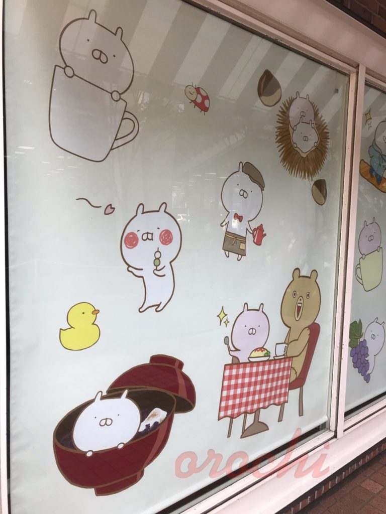 うさまるカフェの外観です。過去のうさまるカフェで登場したイラストを見ることができます。