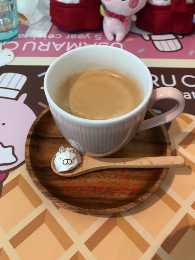 ドリンクメニューのブラックコーヒーを紹介します。